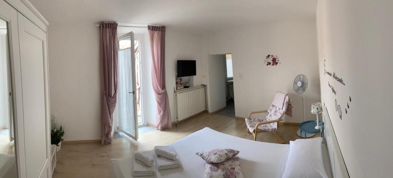 Il Nido Di Tiffany Apartment Massino Visconti Bagian luar foto