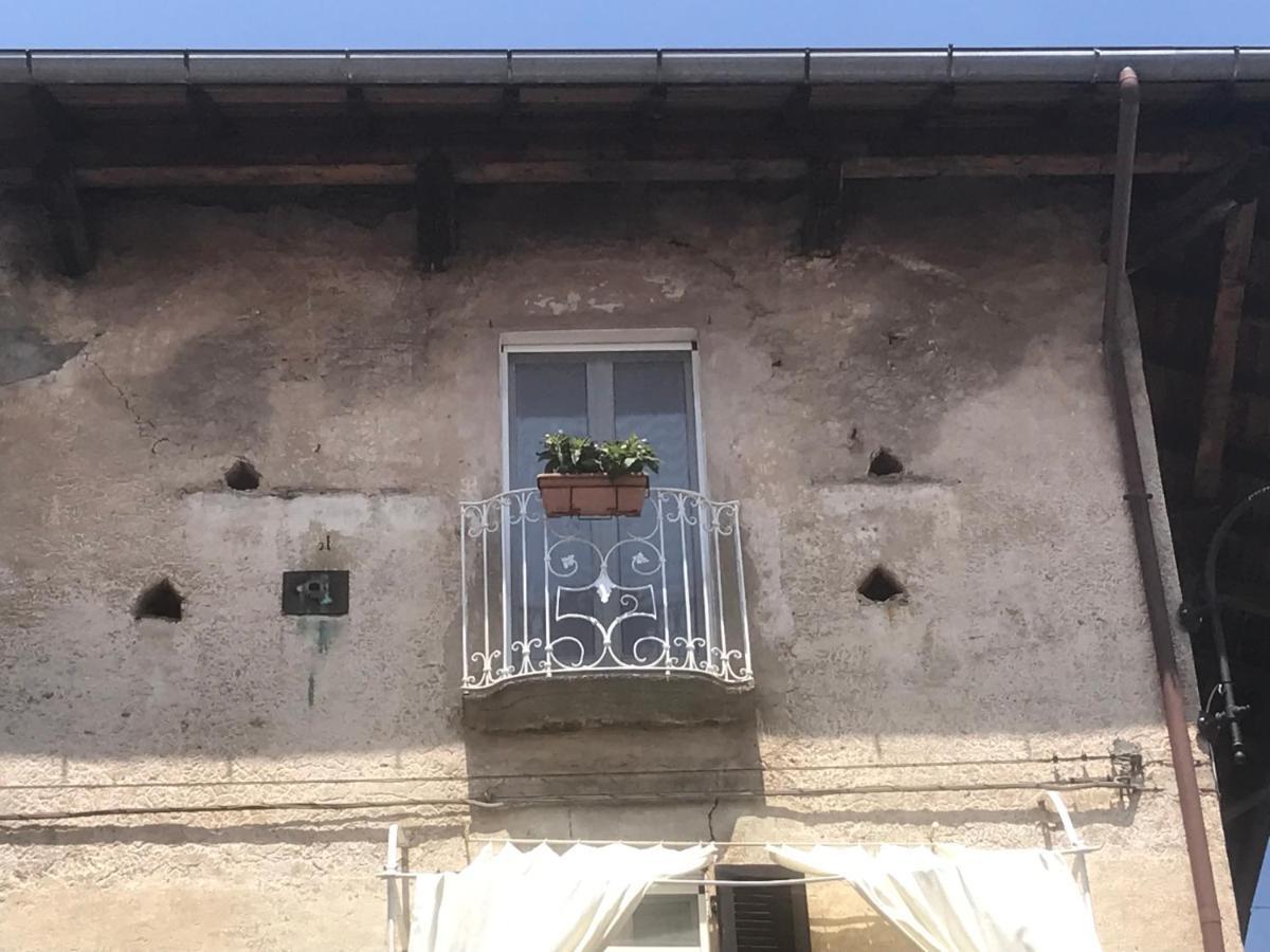 Il Nido Di Tiffany Apartment Massino Visconti Bagian luar foto
